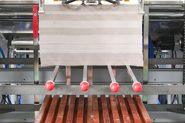 Что делает интеллектуальное ламинирование более экологичным выбором для послепечатной обработки?